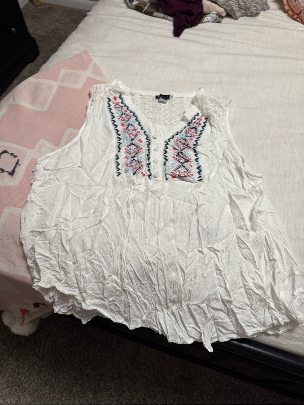 torrid White Sleeveless Embroidered V-Neck Camisole